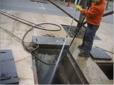 罗湖池底污泥如何清理